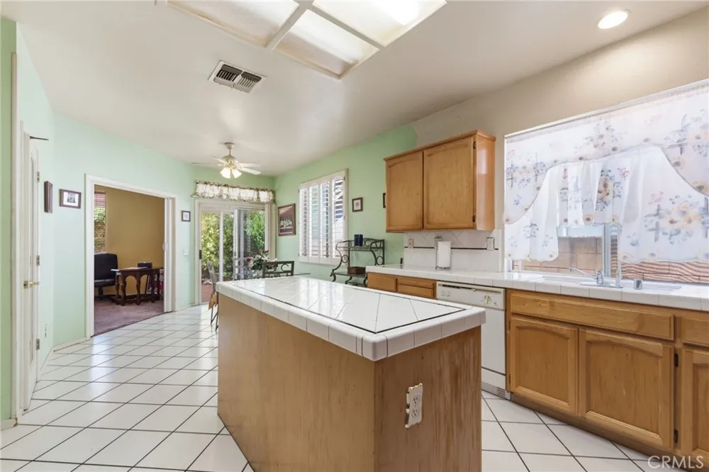 218 Bartlett Lane Vacaville, CA 95687