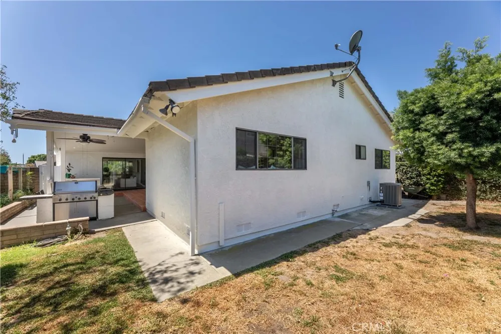 10621 Semora Cerritos, CA 90703