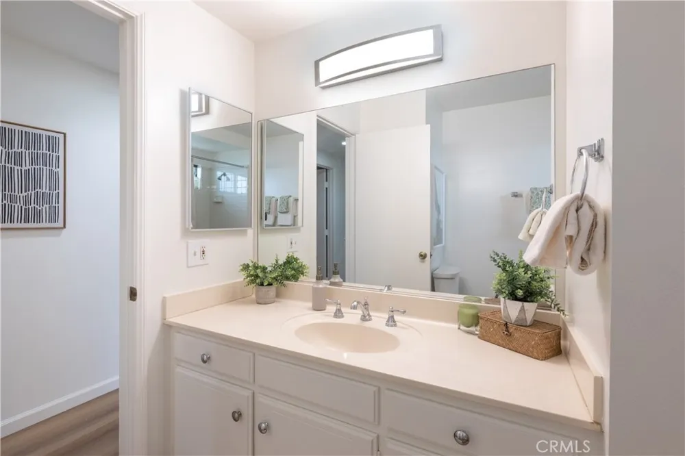 10621 Semora Cerritos, CA 90703