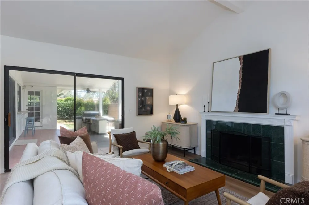10621 Semora Cerritos, CA 90703