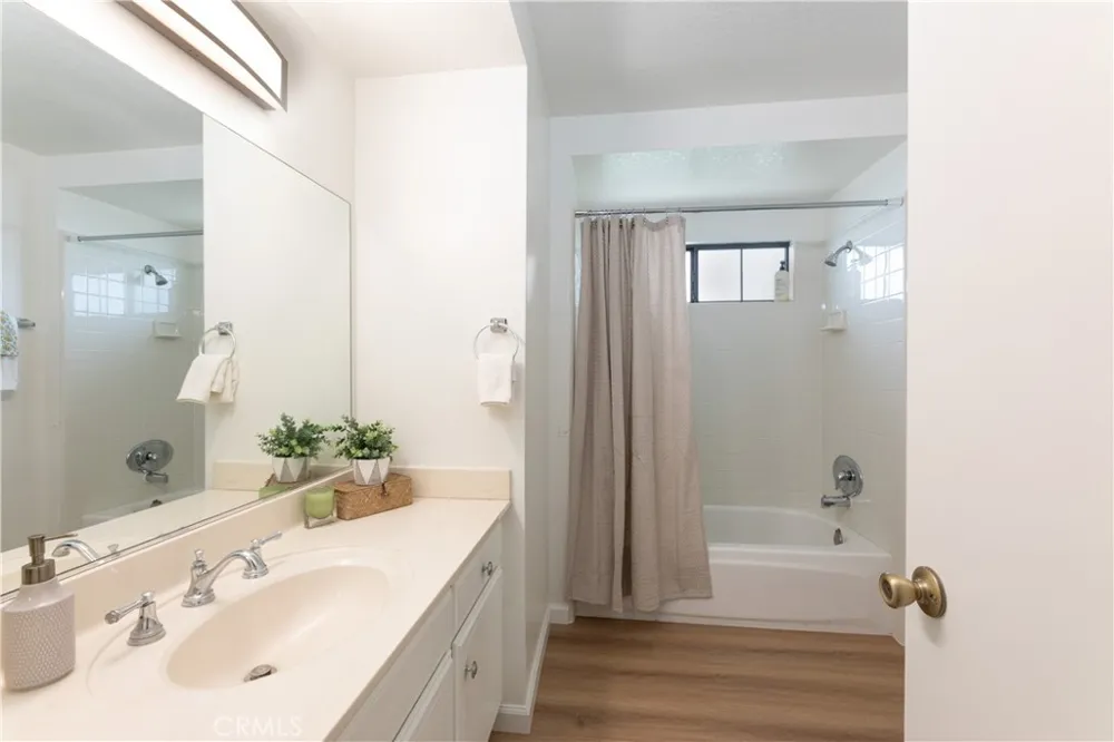 10621 Semora Cerritos, CA 90703