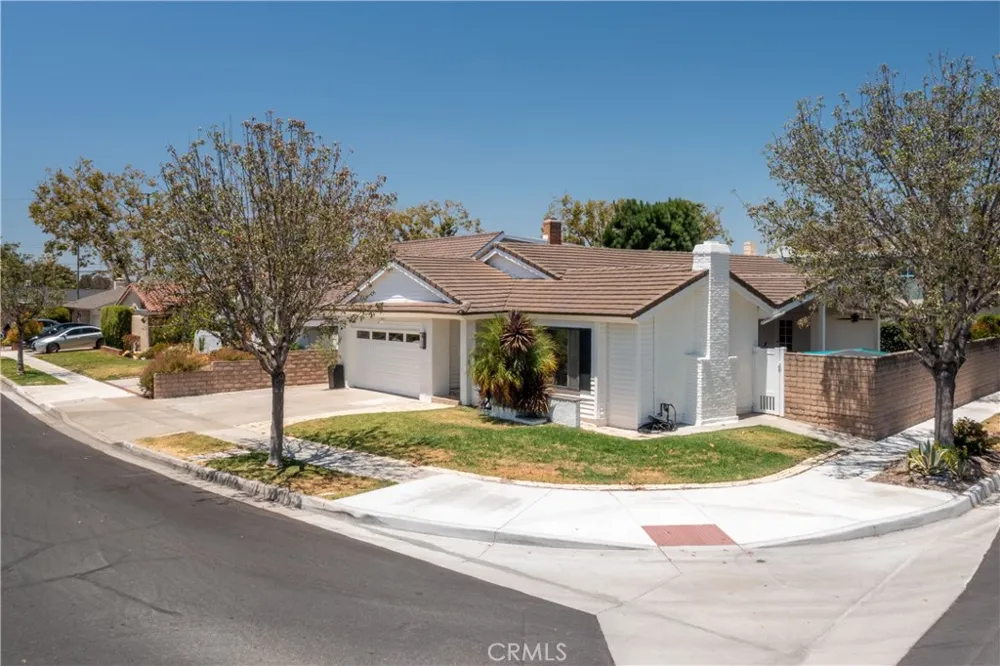 10621 Semora Cerritos, CA 90703