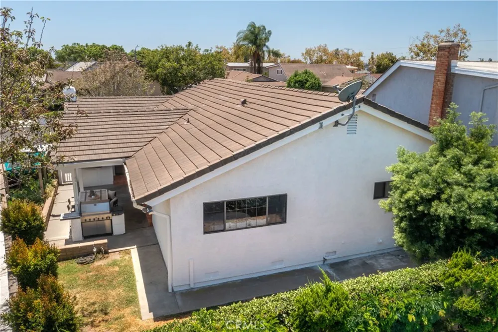 10621 Semora Cerritos, CA 90703