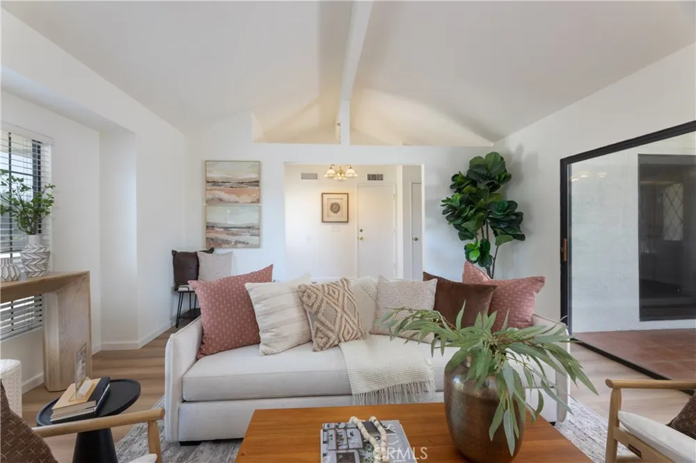 10621 Semora Cerritos, CA 90703