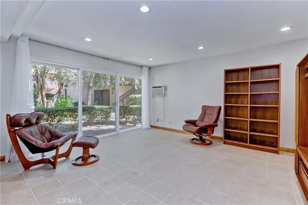 3050 S Bristol #4D Santa Ana, CA 92704