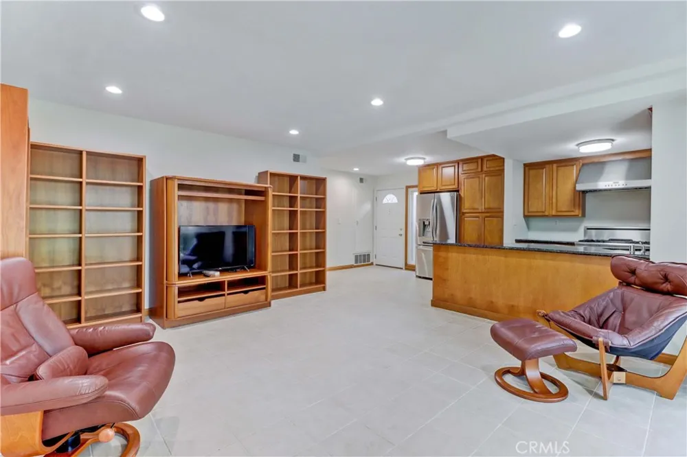 3050 S Bristol #4D Santa Ana, CA 92704