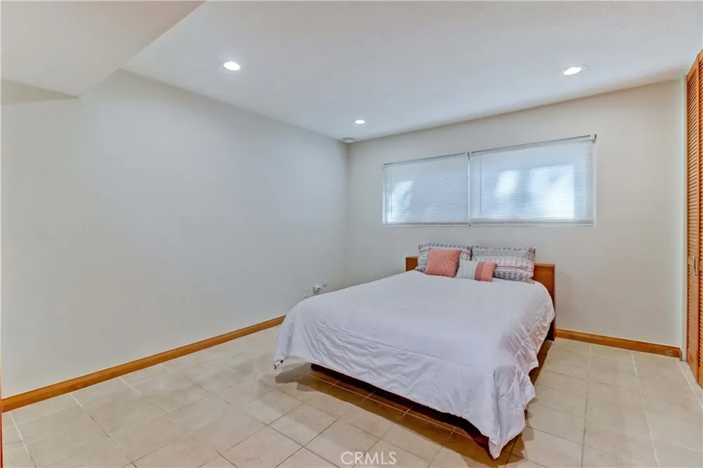 3050 S Bristol #4D Santa Ana, CA 92704