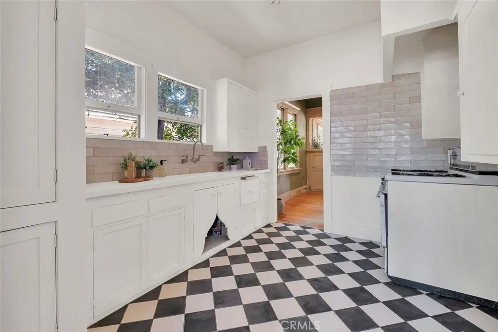 6307 Friends Whittier, CA 90601