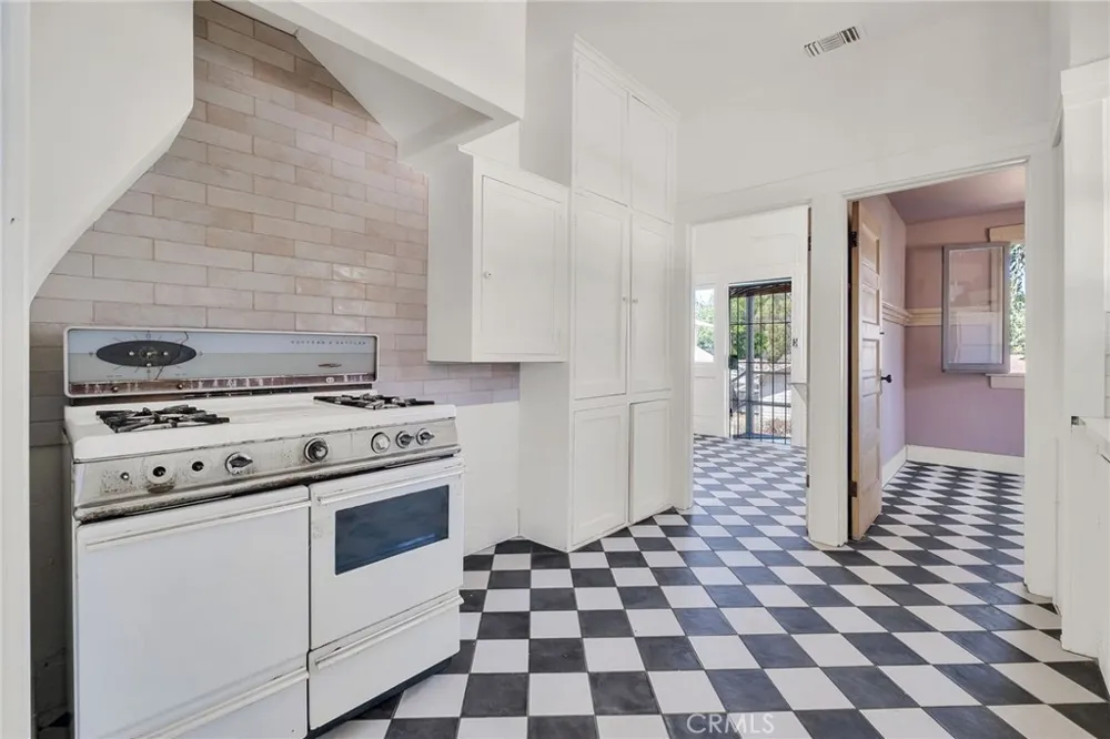 6307 Friends Whittier, CA 90601