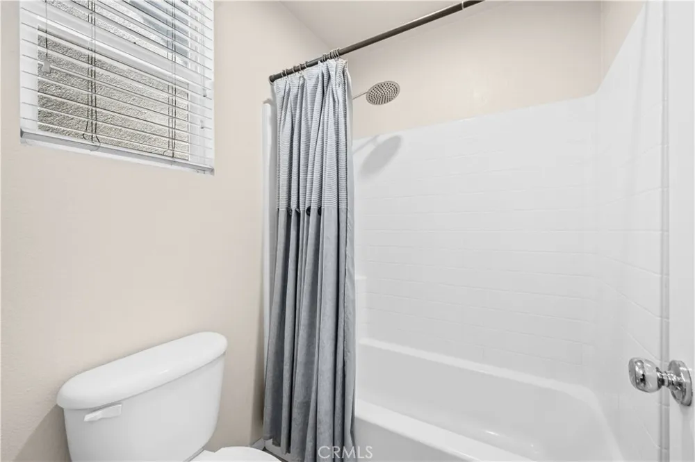 2364 Amelia Court Signal Hill, CA 90755