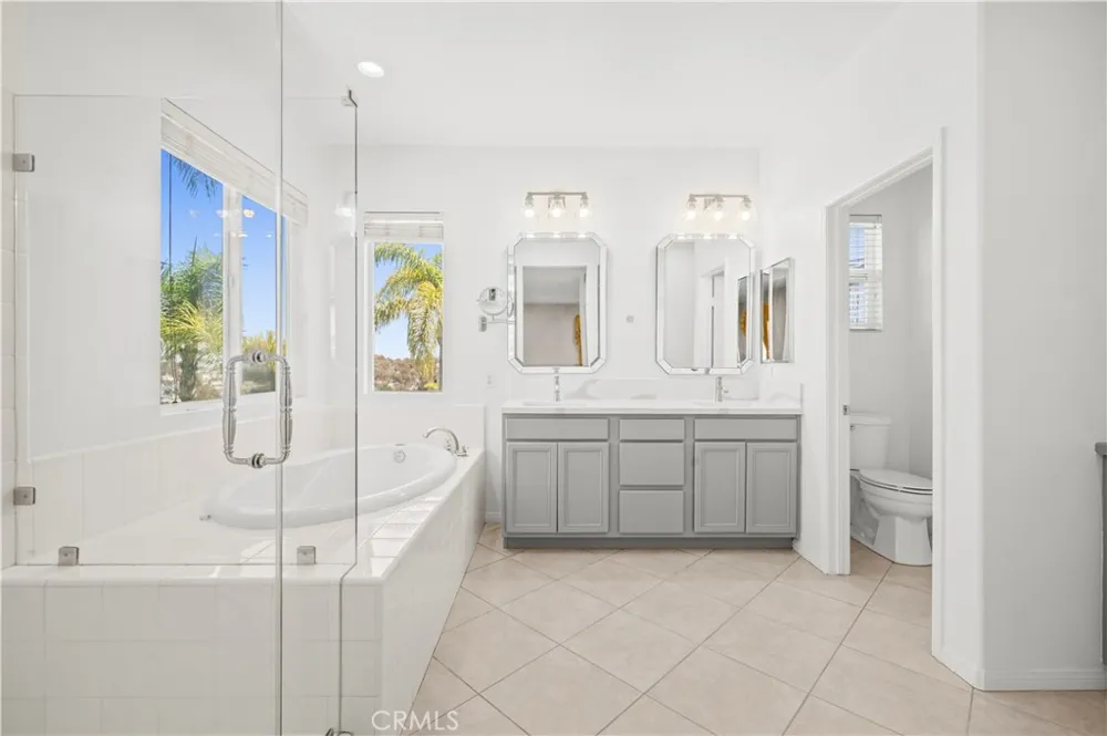 2364 Amelia Court Signal Hill, CA 90755