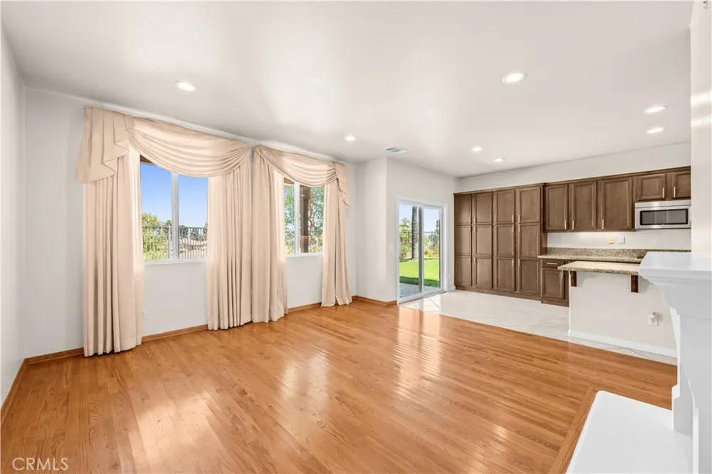 2364 Amelia Court Signal Hill, CA 90755