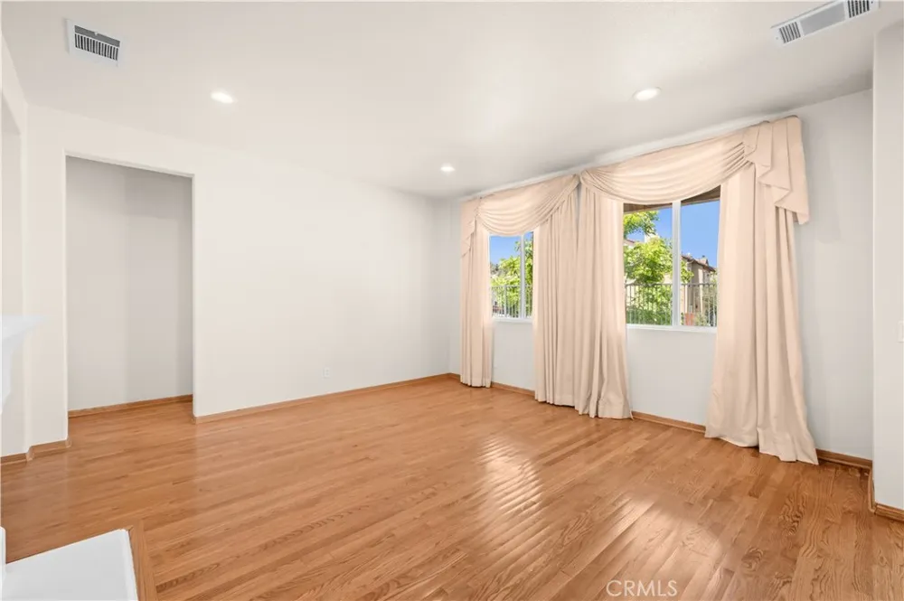 2364 Amelia Court Signal Hill, CA 90755