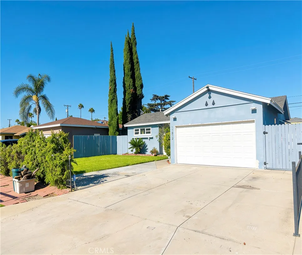 11812 Gary Garden Grove, CA 92840