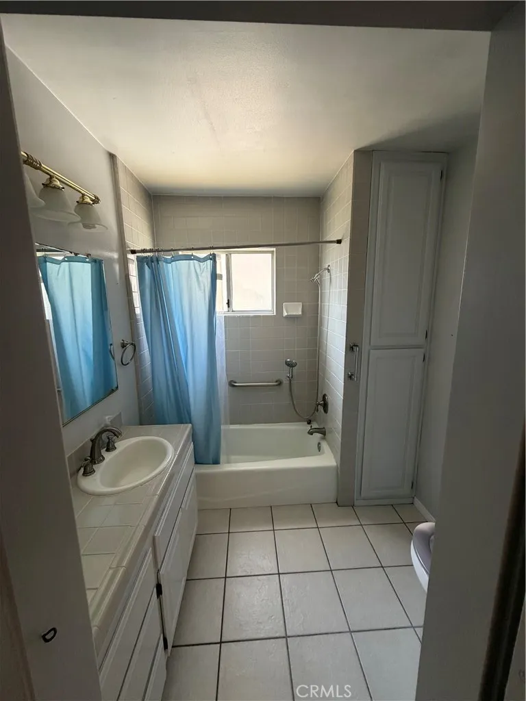 3922 Snowden Long Beach, CA 90808