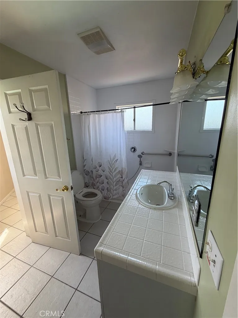 3922 Snowden Long Beach, CA 90808