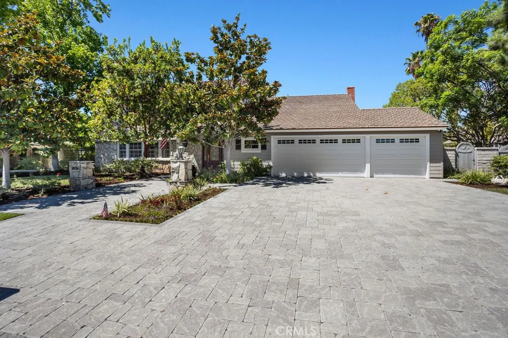 18601 Amate Villa Park, CA 92861