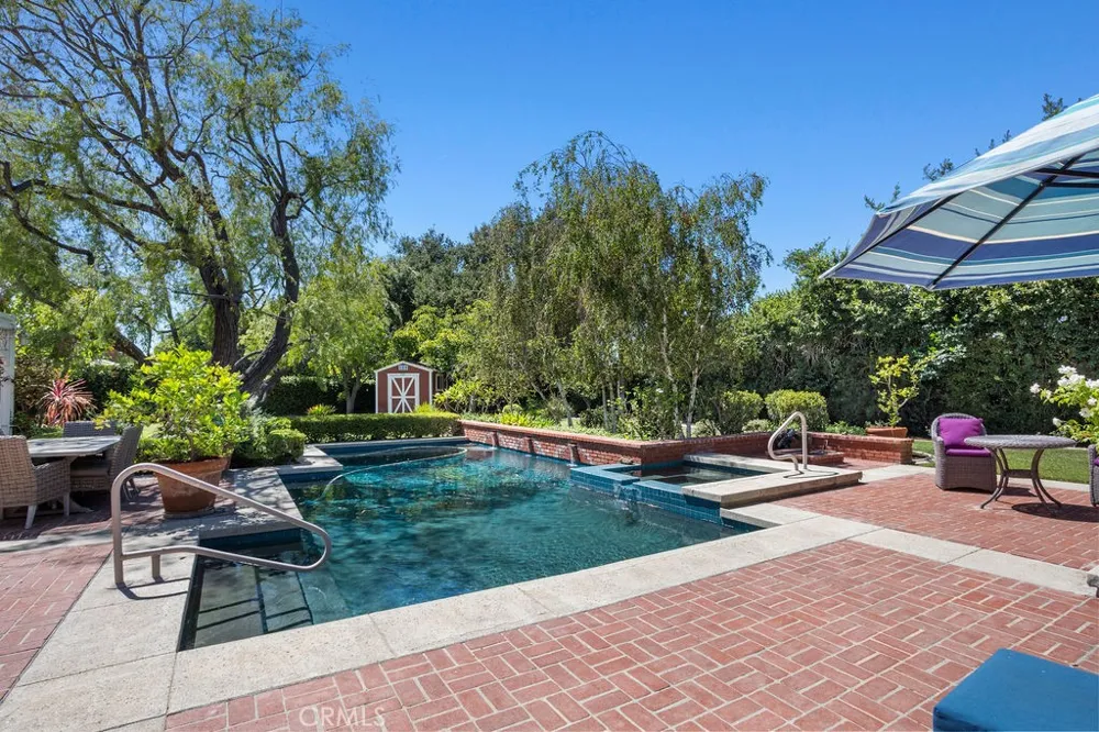 18601 Amate Villa Park, CA 92861