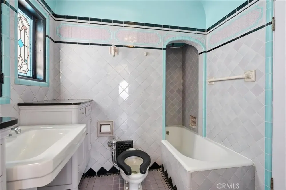 1602 The Strand (Entire Property) Hermosa Beach, CA 90254