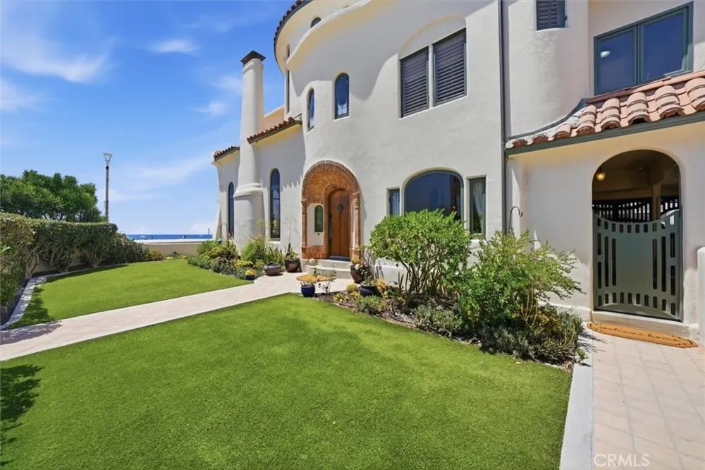 1602 The Strand (Entire Property) Hermosa Beach, CA 90254