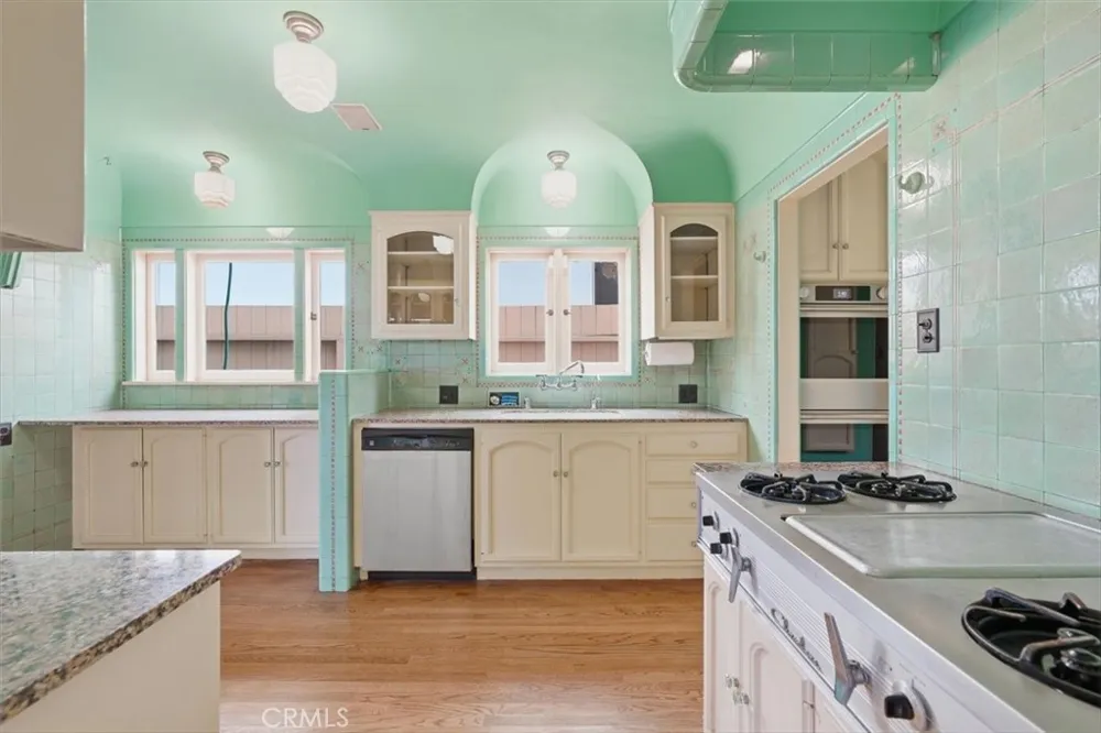 1602 The Strand (Entire Property) Hermosa Beach, CA 90254