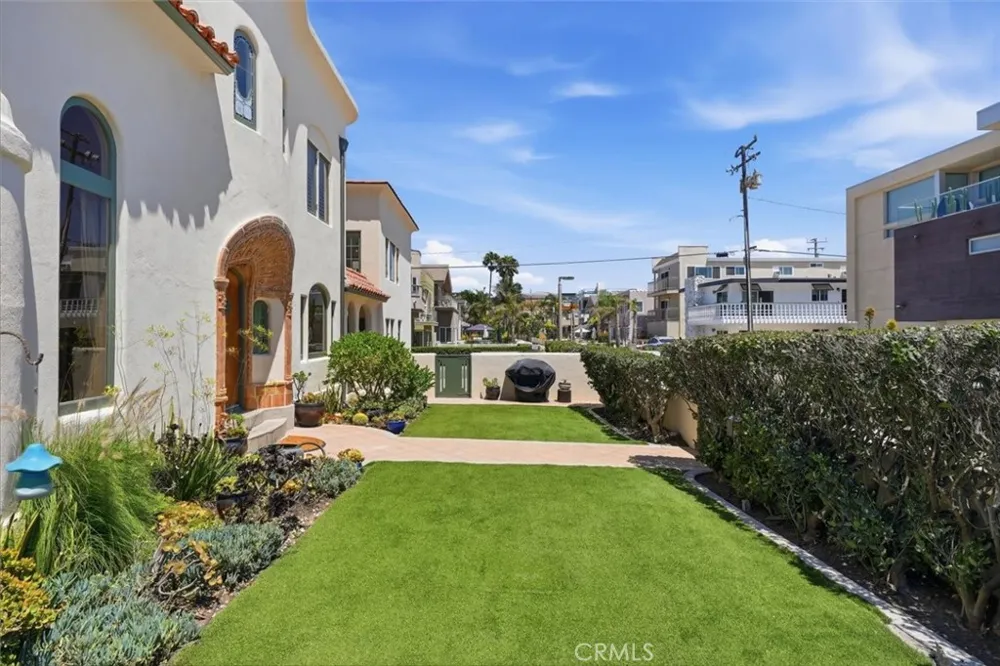 1602 The Strand (Entire Property) Hermosa Beach, CA 90254