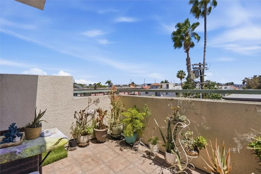 10790 Rose Avenue #304 Los Angeles, CA 90034