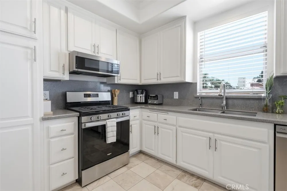 10790 Rose Avenue #304 Los Angeles, CA 90034