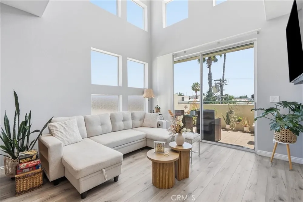 10790 Rose Avenue #304 Los Angeles, CA 90034