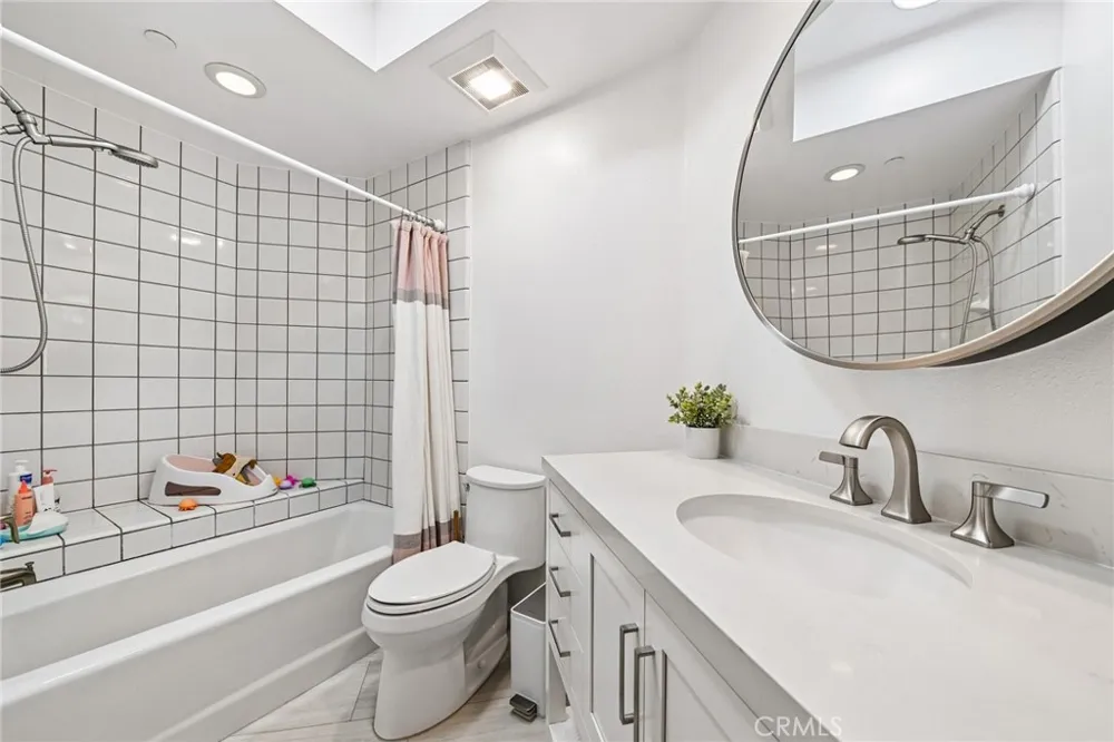 12000 Goshen Avenue #203 Los Angeles, CA 90049