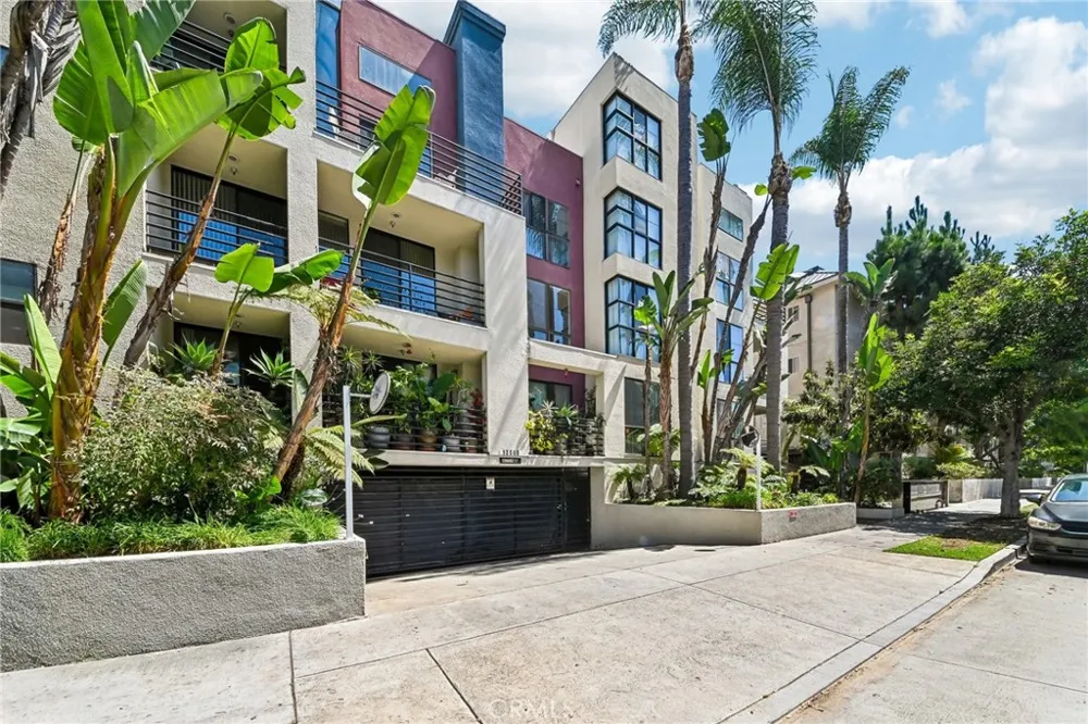 12000 Goshen Avenue #203 Los Angeles, CA 90049