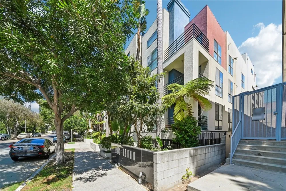 12000 Goshen Avenue #203 Los Angeles, CA 90049