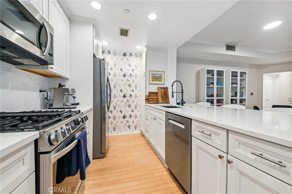 12000 Goshen Avenue #203 Los Angeles, CA 90049