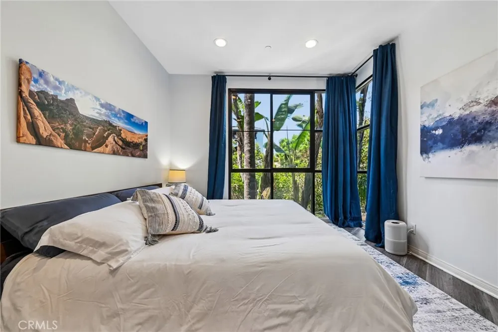 12000 Goshen Avenue #203 Los Angeles, CA 90049