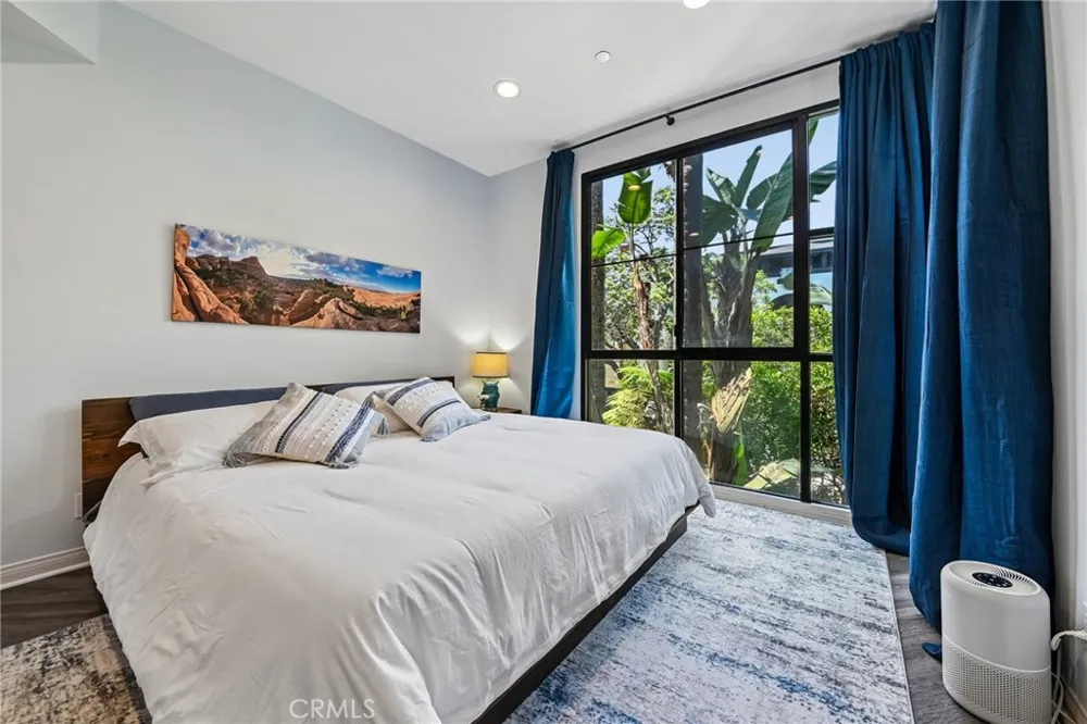 12000 Goshen Avenue #203 Los Angeles, CA 90049