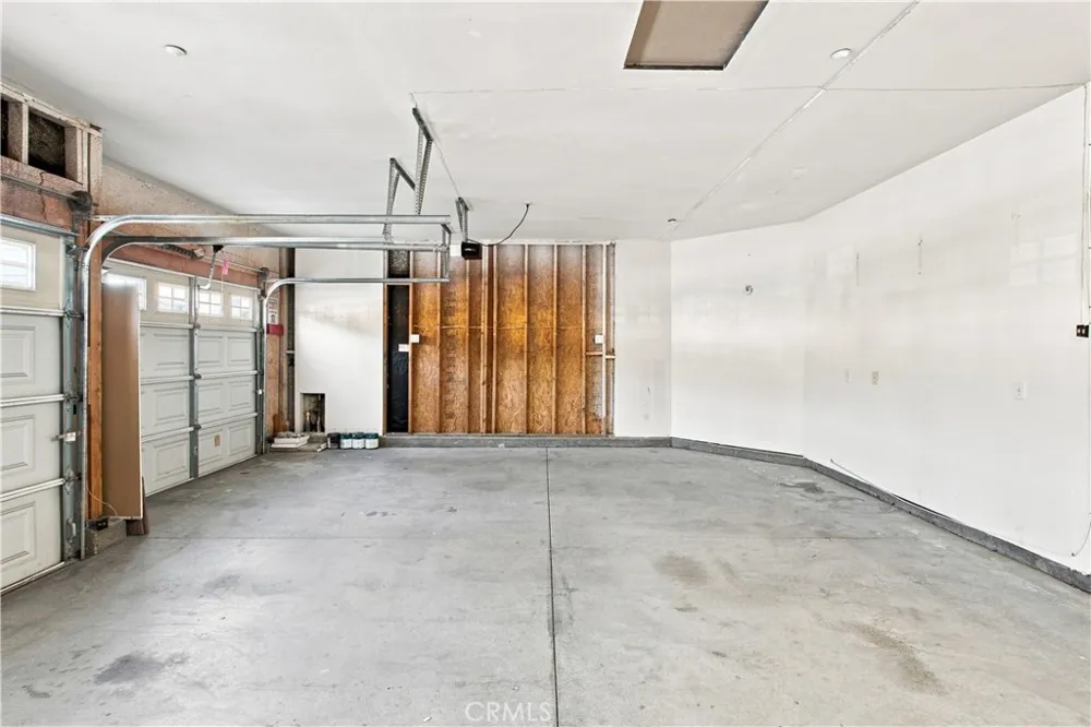 7676 Vista Alegre Highland, CA 92346