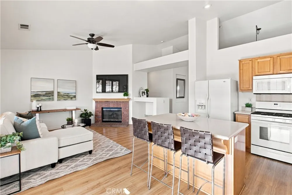 7676 Vista Alegre Highland, CA 92346