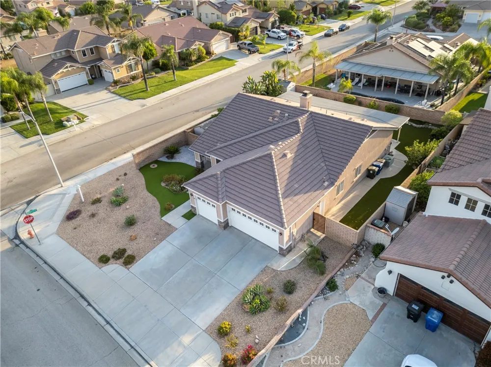 7676 Vista Alegre Highland, CA 92346