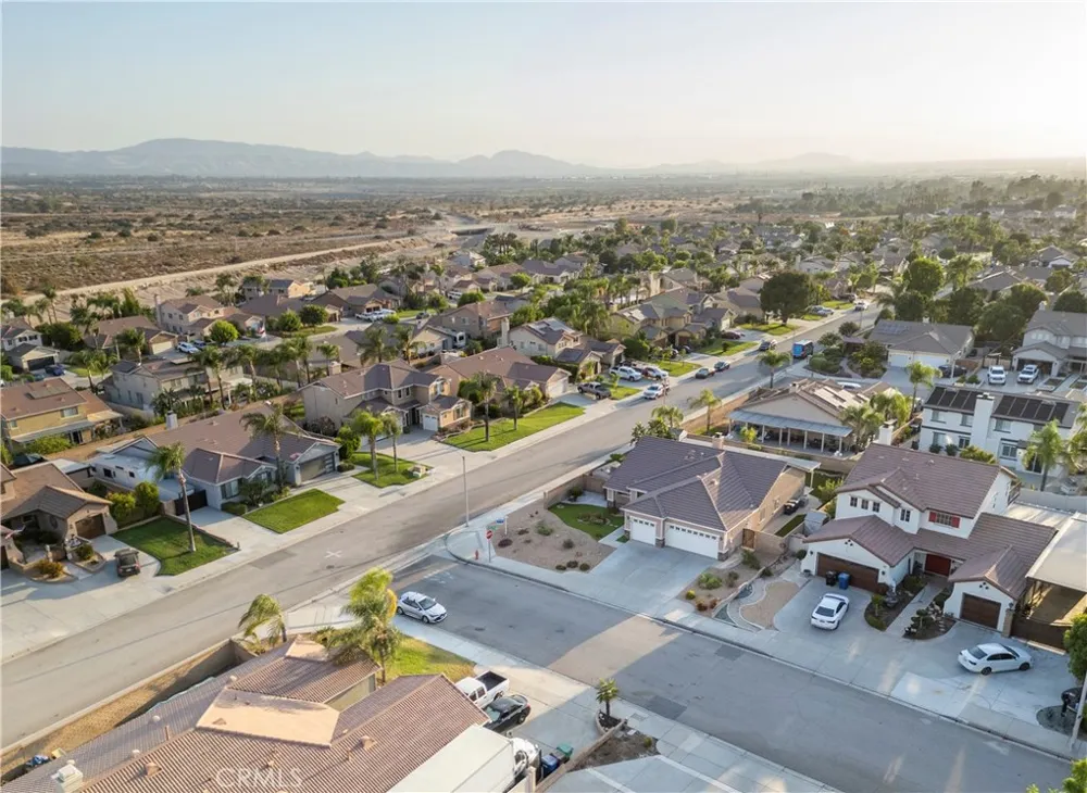 7676 Vista Alegre Highland, CA 92346