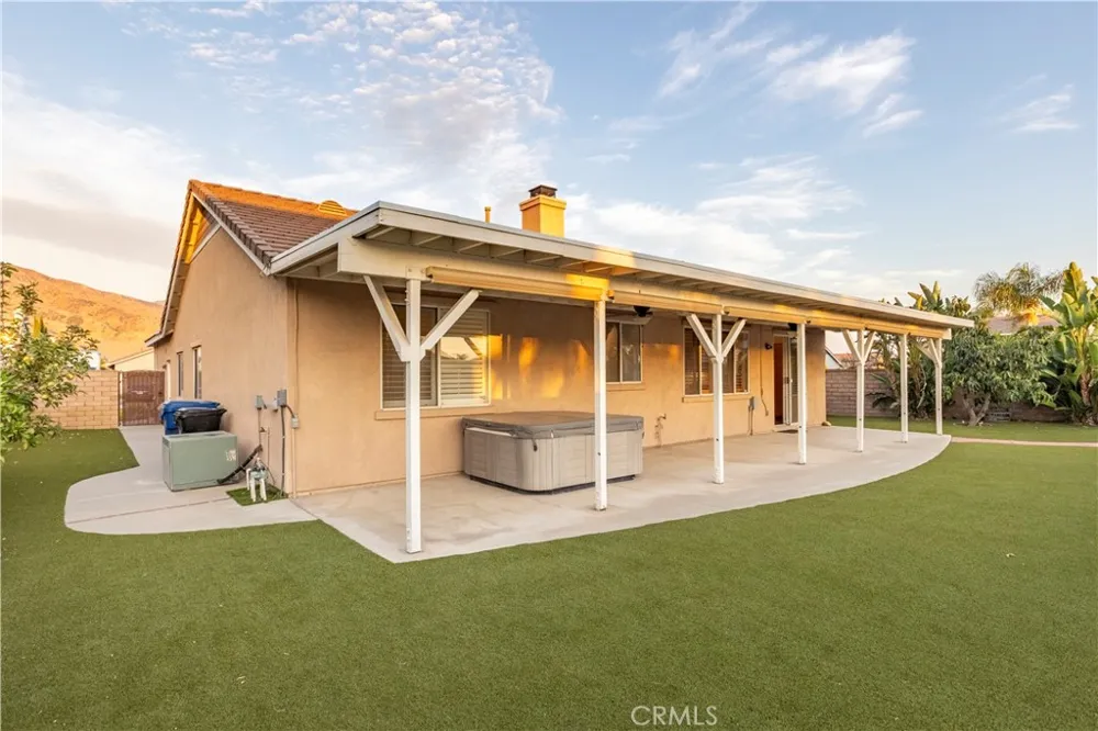 7676 Vista Alegre Highland, CA 92346