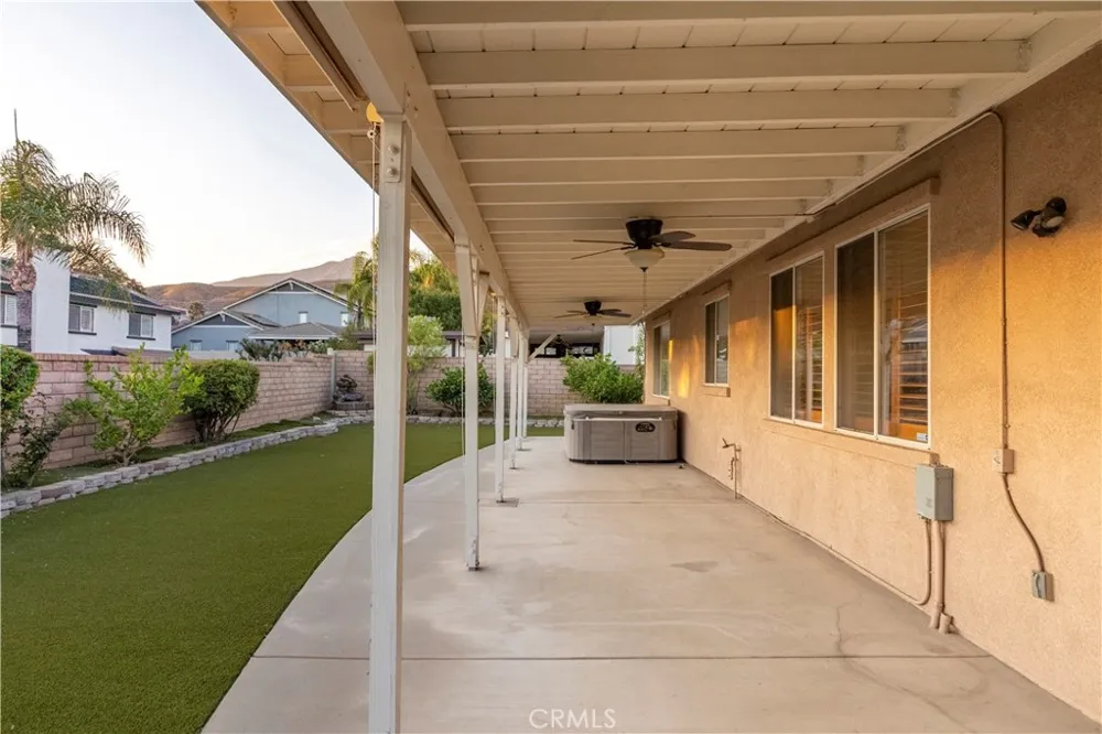 7676 Vista Alegre Highland, CA 92346