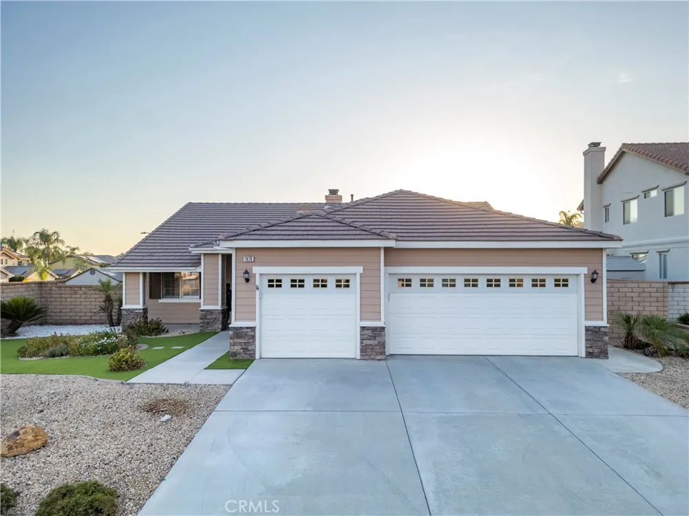 7676 Vista Alegre Highland, CA 92346