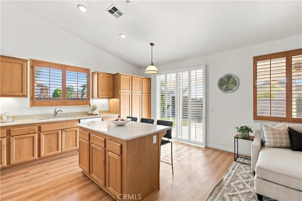 7676 Vista Alegre Highland, CA 92346