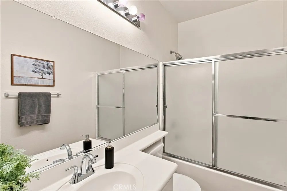 7676 Vista Alegre Highland, CA 92346
