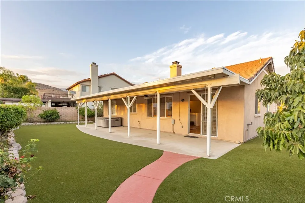 7676 Vista Alegre Highland, CA 92346
