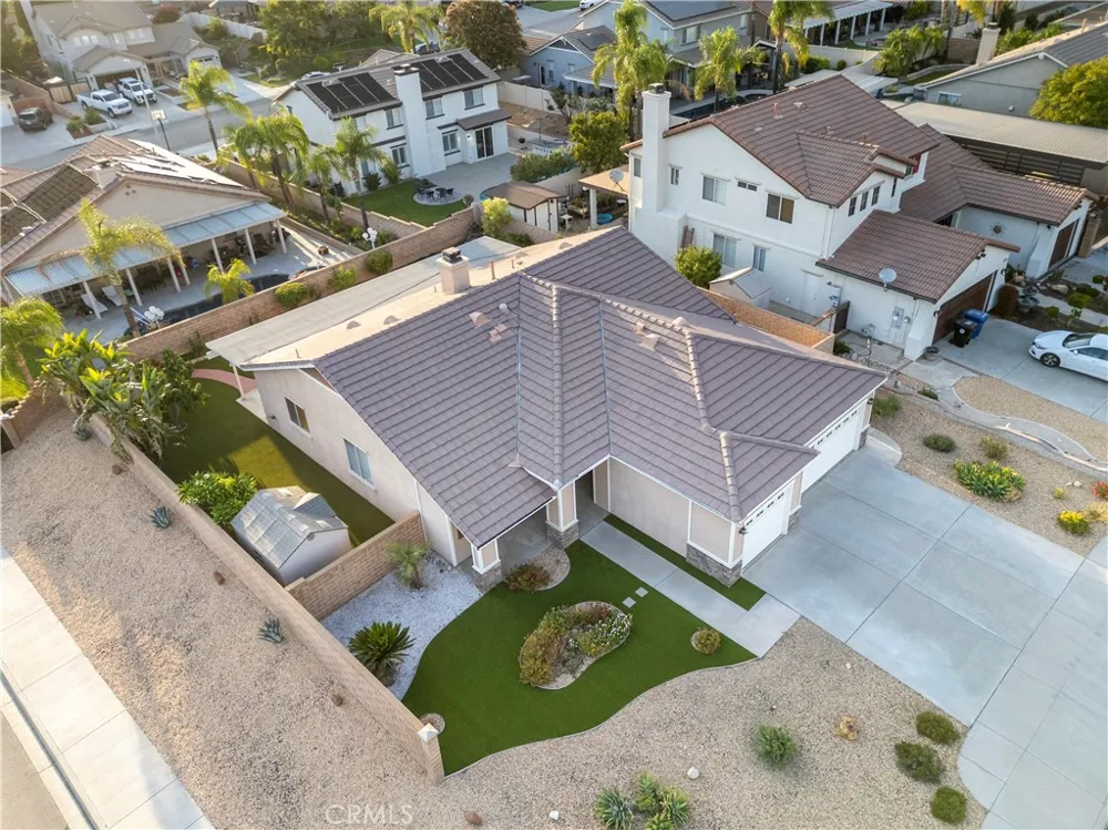 7676 Vista Alegre Highland, CA 92346