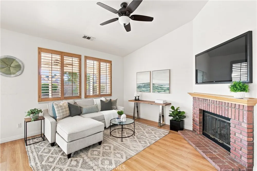 7676 Vista Alegre Highland, CA 92346