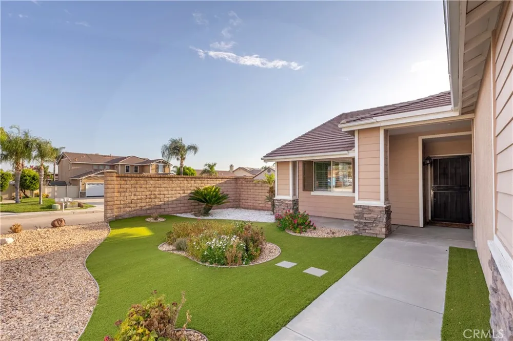7676 Vista Alegre Highland, CA 92346