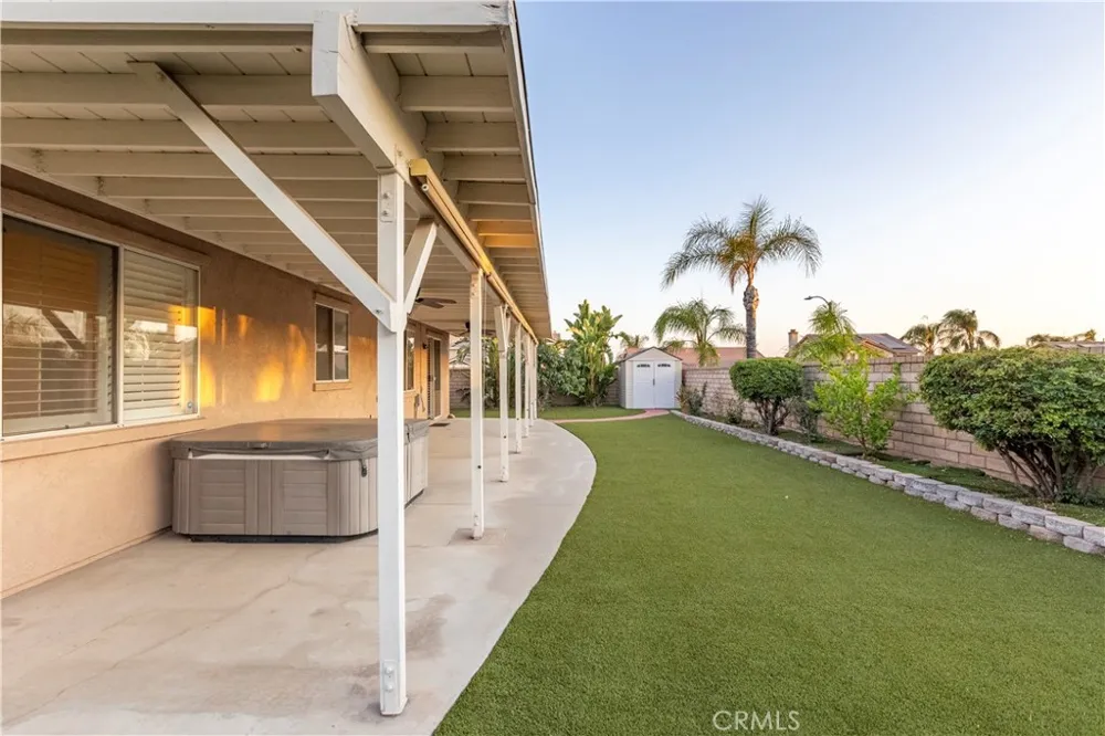 7676 Vista Alegre Highland, CA 92346