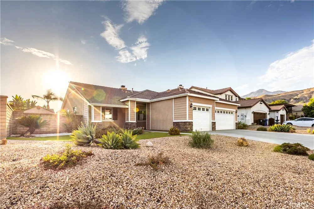 7676 Vista Alegre Highland, CA 92346